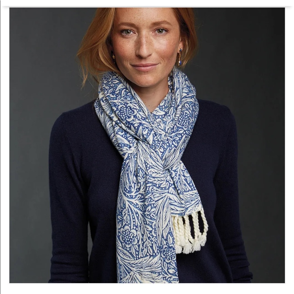 The Met | William Morris Marigold Scarf & Hat